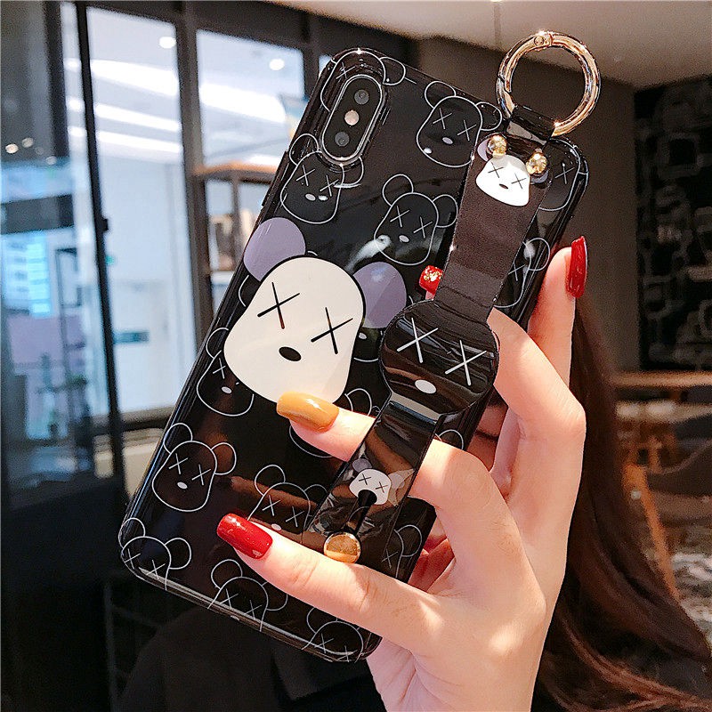 KAWS iphone 12/12 pro/12 pro max/11/se2ケース おしゃれ カウズ スタンド機能 韓国風 芸能人愛用