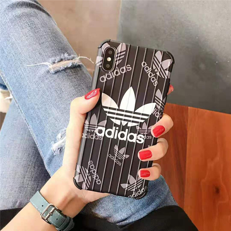 Adidasアディダス ブランドiphone12pro/12mini/12pro max/11ケース クローバー 闇色 スーツケース型 運動風 モノグラム ジャケット型 男女兼用 アイフォンx/xr/xs/8/7カバー