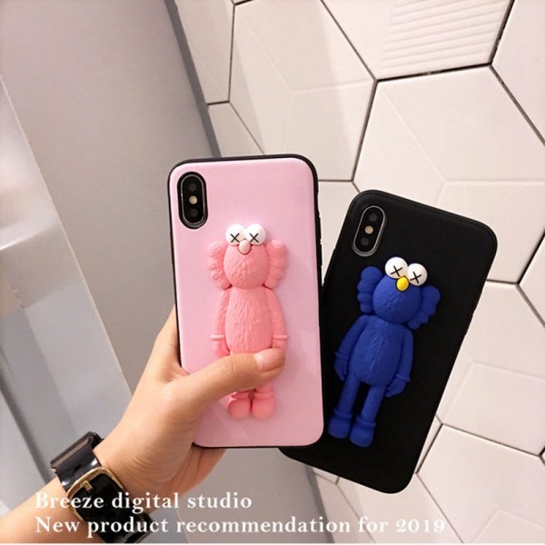 KAWS iPhone11/11 pro/11 pro max/se2ケース ジャケット型 カウズ XXドール tpu 立体柄 シンプル 面白いグッズ アイフォンxr/x/xs/8/7/6カバー 耐衝撃 海外限定 可愛い 芸能人愛用 おしゃれ メンズ レディーズ