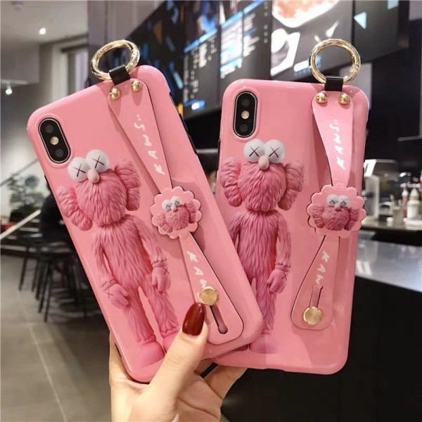 KAWS iphone 12/12 pro/12 pro max/11 pro max/se2ケース 韓国風 カウズ スタンド機能 iPhone X/XS/XRケース 落下防止 芸能人愛用 アイフォン12/11/8/7/6カバー メンズ レディース 