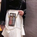 バーバリー ブランド iphone13/12 mini/12 pro max/12 pro/12ケース フレーム ストラップ付き Burberry モノグラム レザー プリント かわいい ins風 iphone 11/11 pro/11 pro maxケース リベット風 かわいい 人気 耐衝撃 アイフォンx/xs/xr/8/7 plus/se2ケース レディーズ
