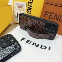 FENDI アイフォン14/13Proスマホケース 落下防止 ベルト付き フェンディ iPhone13pro maxケースブランド オシャレ 浮彫FF柄 IPHONE12pro max/12カバー 滑り止め iphone11pro maxケース ソフト 衝撃吸収 メンズ レディース