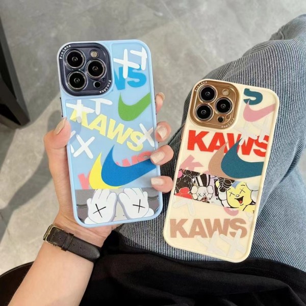 NIKE コラボ KAWS アイフォン14/13Proスマホケース 個性スタイル ナイキ iPhone13pro maxフルカバー レンズ保護 カウズ iphone12pro/12ケース 滑り止め IPHONE11pro maxケース 着脱安い 若者から大人気 メンズ