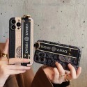 Versace ブランド iPhone14PRO/13Pro maxカバー トレント感 ヴェルサーチ アイフォン13Pro/13スマホケース ベルト付き iphone12Pro max/12Proケース 耐衝撃 定番ロゴ iphone 11/11 pro maxカバー スタンド 多機能ケース 大人気