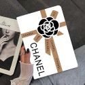 ハイブランド シャネル IPAD 12.9/11インチ（2021/2020/2018世代）保護ケース かわいい ツバキ柄 シンプル chanel アイパッド 9 /8/7/6世代カバー 簡約 手入れ安い iPad air 5/4/3ケース 耐衝撃 キズ防止 ipad mini 6/5/4カバー高品質 スタンド 多機能性 