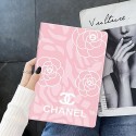 ペア揃い シャネル 可愛い ツバキ柄 IPad 2021世代ケースブランド 高品質 色落ちしない chanel アイパッドプロ12.9/11インチ（2021/2020/2018）世代カバー 新作 おしゃれ 耐衝撃 ブランド iPad mini6/5/4ケース スタンド可 ipad air 4/3/2カバー 全面保護 キズ防止 