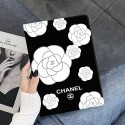 ペア揃い シャネル 可愛い ツバキ柄 IPad 2021世代ケースブランド 高品質 色落ちしない chanel アイパッドプロ12.9/11インチ（2021/2020/2018）世代カバー 新作 おしゃれ 耐衝撃 ブランド iPad mini6/5/4ケース スタンド可 ipad air 4/3/2カバー 全面保護 キズ防止 