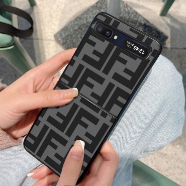 fendi ブランド Galaxy zflip 3 5Gケース 軽量 スリム フェンディ Samsung zfold3 5g携帯カバー 定番FF柄 オシャレ ギャラクシー Z FLIP/FOLD2/FOLDカバー 精緻 スタイリッシュ 男女兼用