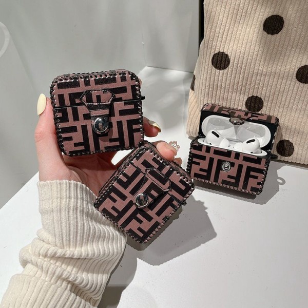 FENDI エアーポッズPro2ケースブランド 紛失防止 フェンディ AirPods 3 ケース 携帯便利 airpods proカバー 贅沢 皮革ケース 衝撃吸収 スクエア型 個性 イヤホンケース メンズ レディース