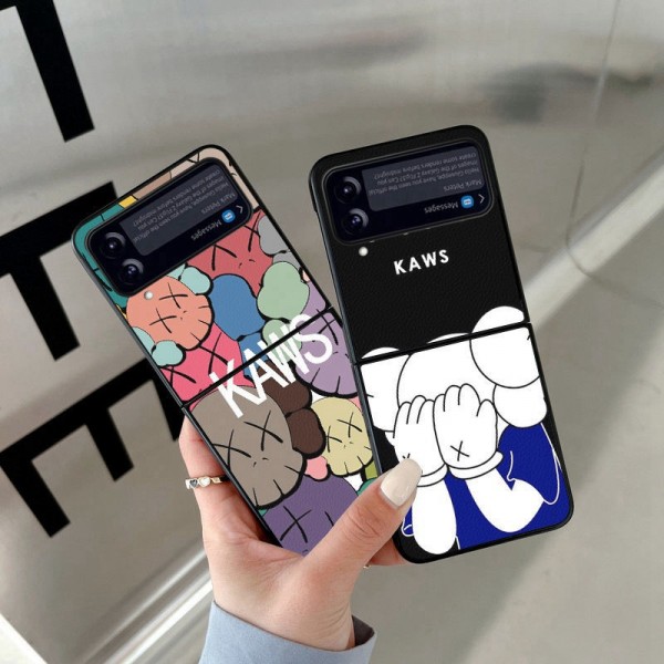 カウズ Galaxy Z Flip 4 2022 ケースブランド KAWS ギャラクシー Z Flip4スマホカバー 薄型 落下防止 Samsung Z Flip4 5Gケース TPU ソフトレザー かわいい プリント柄  耐久性 ファッション 若者