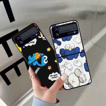 ブランドGalaxy z flip4ケース カウズ 耐衝撃 kaws ギャラクシーZ Flip3携帯カバー 人気人形柄 galaxy z flip3ケース 個性 おしゃれ 若者 フィット 5カラー 激安