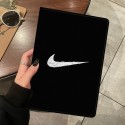 スポーツブランド ナイキ iPad Pro 2021/2020/2018(12.9/11インチ）手帳型ケース 簡約スタイル 上品 NIKE アイパッド9/8/7カバー ペン収納 柔らかい 耐衝撃 IPAD AIR5/MINI6ケース 放熱性よい ipad pro10.5/9.7インチカバー スタンド機能性 流行りメンズ レディース