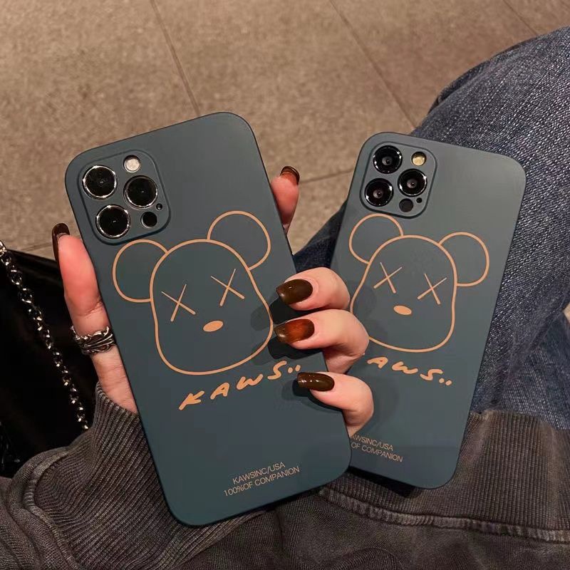 流行りカウズ iPhone13pro max/13pro/13ケース 黒色 カッコイイ kaws 