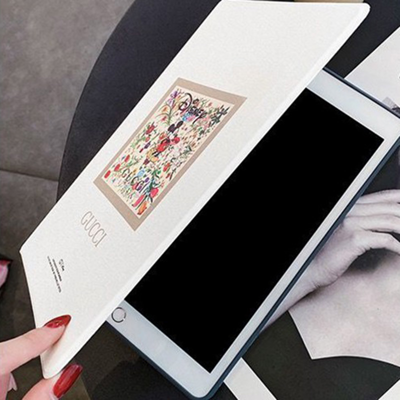 gucciグッチiPadairケースおしゃれ手帳型